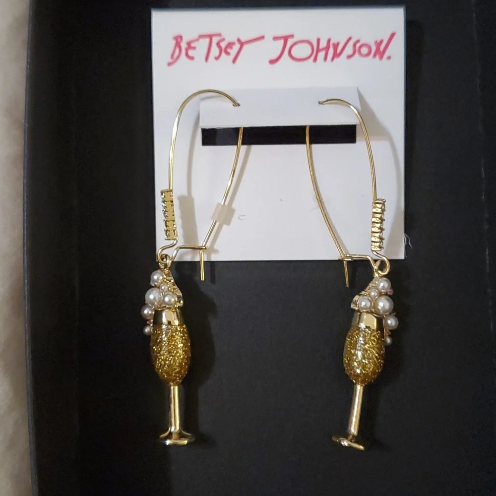 Betsey Johnson champagne glass with pearl earrings